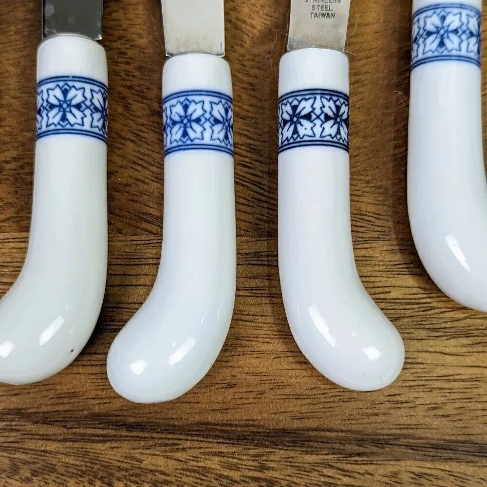 Vintage Blue & White Ceramic Handle 12 Spreader Knives w/ Wood Block, Taiwan